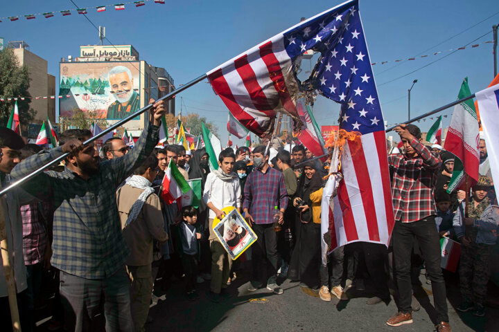 جنبش دانشجویی در ادامه راه انقلاب ۱۳ آبان پرچم مقاومت را در دست بگیرد