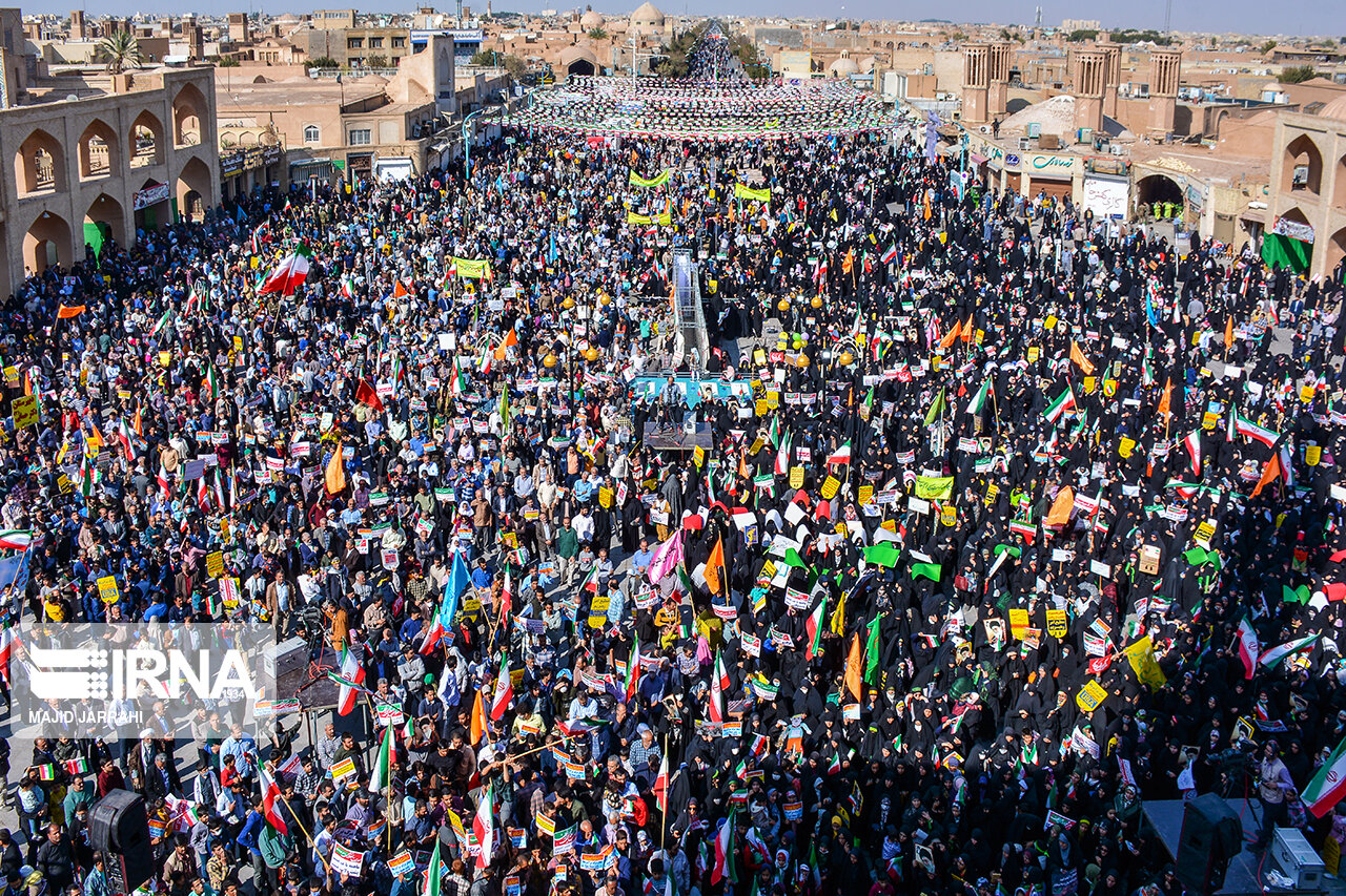 ۱۳ آبان برائت کامل از آمریکا بود/جوانان را با مبارزه علیه استکبار آشنا کنیم