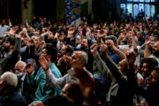 ایرانی صوبے مرکزی کے شہر اراک کی مسجد میں شاہچراغ کے شہدا کی یاد میں تقریب کا انعقاد
