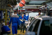 وزیر اقتصاد: عرضه خودرو در بورس طبق روال گذشته ادامه یابد
