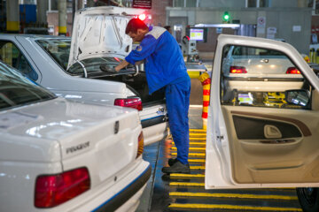 سرازیر شدن سود عرضه خودرو در بورس به جیب تولیدکننده و مصرف کننده/ کاهش قیمت در بازار
