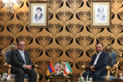 ایران اور آرمینیا کے وزرائے خزانہ کی ملاقات کے مناظر
