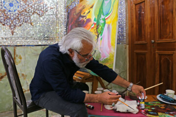 Taller de pintura "Rojo oscuro" en Shiraz