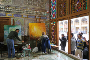 Taller de pintura "Rojo oscuro" en Shiraz