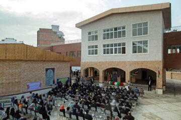ساخت دبیرستان دخترانه نمونه مهر رادیرا (جامعه یاوری) در گرگان دارای ۴ هزار و ۴۰۰ متر مربع زیربنا با ۲ طبقه بوده که ۱۸ کلاس درس دارد.