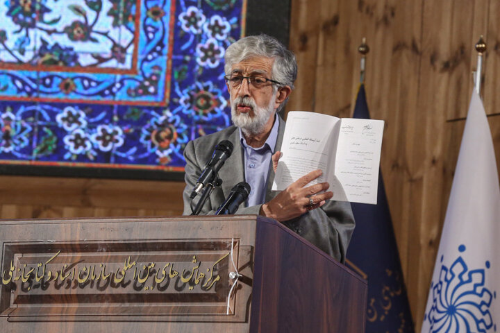 آیتالله مرعشی با کار در برنجکوبی جلوی غارت منابع علمی جهان اسلام را میگرفت