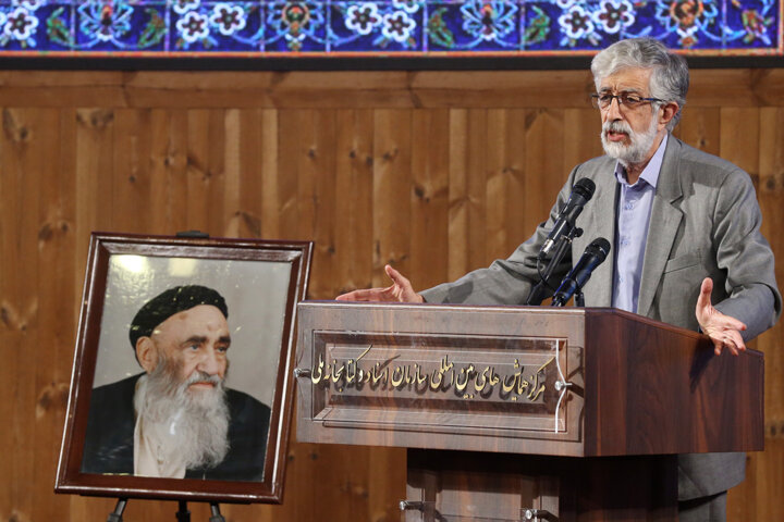 آیتالله مرعشی با کار در برنجکوبی جلوی غارت منابع علمی جهان اسلام را میگرفت