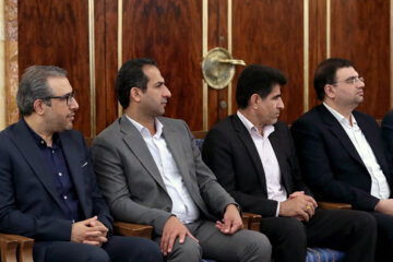 Encuentro del presidente Raisi con miembros de la selección de fútbol iraní