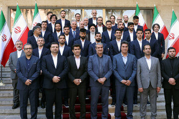 Encuentro del presidente Raisi con miembros de la selección de fútbol iraní