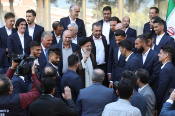 بدرقه ملی‌پوشان فوتبال با حضور رئیس‌جمهور