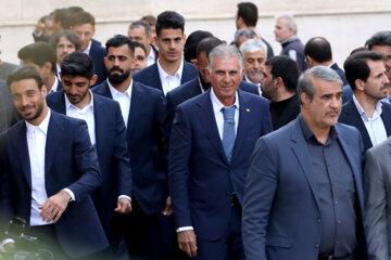 بدرقه ملی‌پوشان فوتبال با حضور رئیس‌جمهور