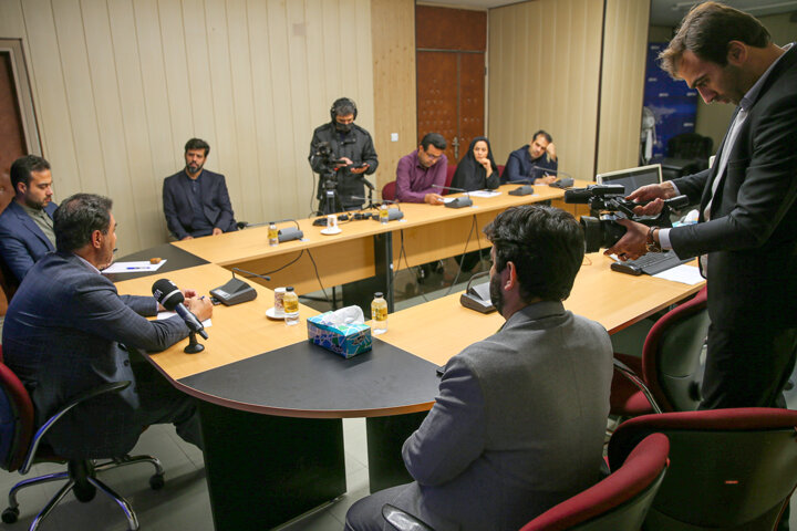 معوقات بازنشستگان فولاد پرداخت میشود/ عرضه سهام ۲ شرکت صندوق فولاد در بورس