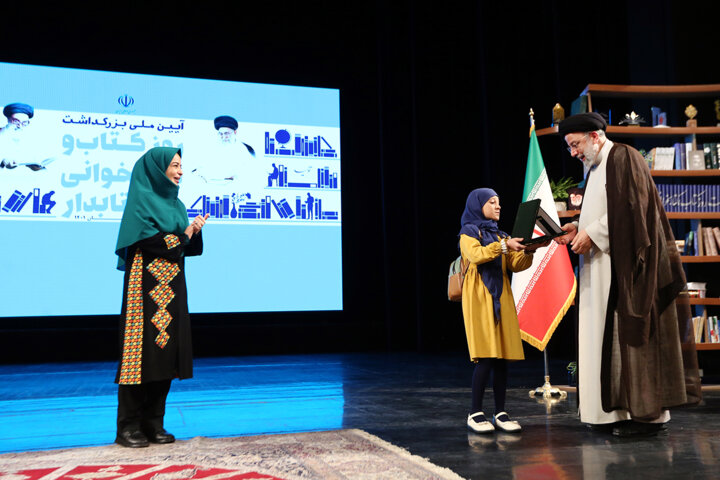 دبیرکل نهاد کتابخانههای عمومی: مشکلات معیشتی کتابداران را جدی بگیرید