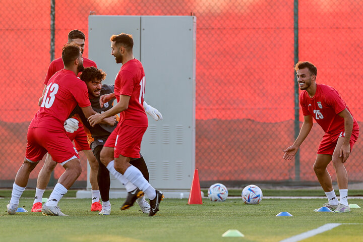 انگیزه و جدیت شاگردان کیروش در تمرین/ حلقه اتحاد برای موفقیت