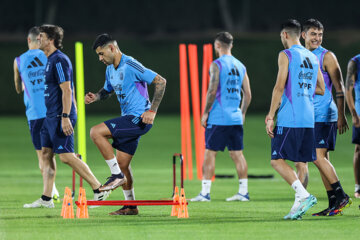 Entrenamiento de los equipos nacionales de fútbol de España y Argentina en Doha