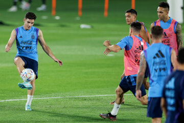 Entrenamiento de los equipos nacionales de fútbol de España y Argentina en Doha