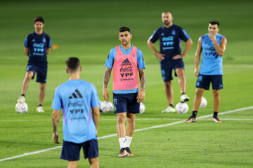 Entrenamiento de los equipos nacionales de fútbol de España y Argentina en Doha