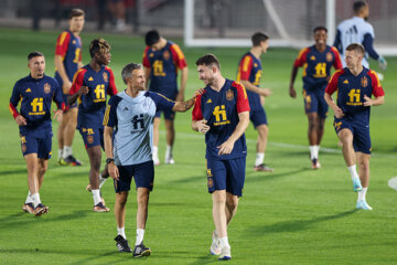 Entrenamiento de los equipos nacionales de fútbol de España y Argentina en Doha