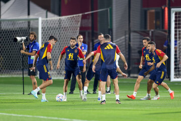 Entrenamiento de los equipos nacionales de fútbol de España y Argentina en Doha