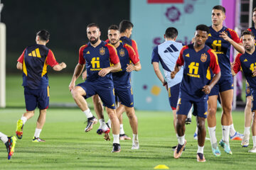 Entrenamiento de los equipos nacionales de fútbol de España y Argentina en Doha