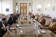 ایران اور عمان کے وزرائے خارجہ کے درمیان ملاقات کے مناظر
