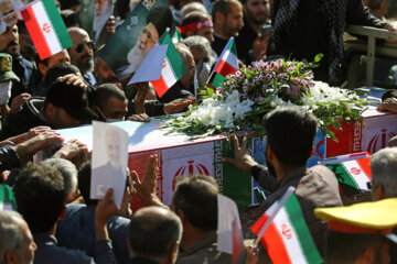 جریان انقلاب اسلامی با حرکت‌های کور آشوبگران متوقف نمی‌شود
