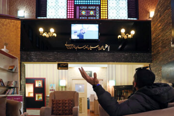 Mondial : Iran-Angleterre: A Hamadān, les fans de foot regardent le match au travail 