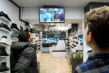 Mondial : Iran-Angleterre: A Hamadān, les fans de foot regardent le match au travail 