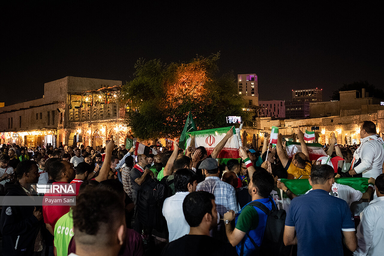 Fußball bringt Freude auf die Straßen von Teheran