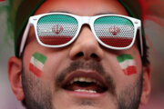 Aficionados iraníes antes del partido de Irán contra Gales

