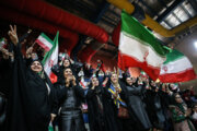 Teheraner beobachten das Spiel zwischen Iran und Wales
