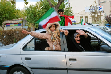 شادی مردم پس از پیروزی تیم ملی فوتبال- اراک