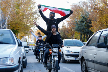شادی مردم پس از پیروزی تیم ملی فوتبال- شهرکرد