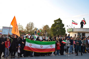 شادی مردم پس از پیروزی تیم ملی فوتبال- یاسوج