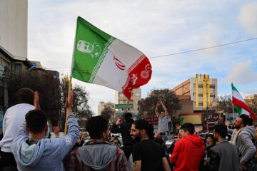 La alegría de los iraníes en Ardebil tras la victoria de la selección nacional de fútbol 