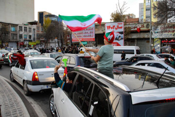 La alegría de los iraníes en Ardebil tras la victoria de la selección nacional de fútbol 