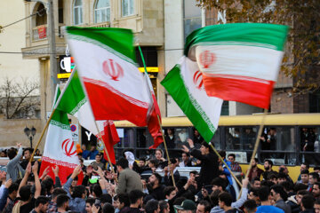 La alegría de los iraníes en Ardebil tras la victoria de la selección nacional de fútbol 