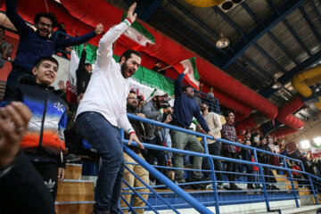 Los teheraníes ven el partido entre Irán e Gales