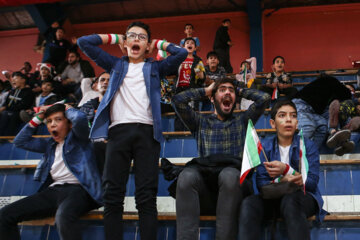 Los teheraníes ven el partido entre Irán e Gales