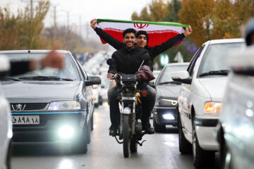 شادی مردم پس از پیروزی تیم ملی فوتبال- همدان