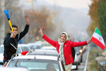 شادی مردم پس از پیروزی تیم ملی فوتبال- همدان