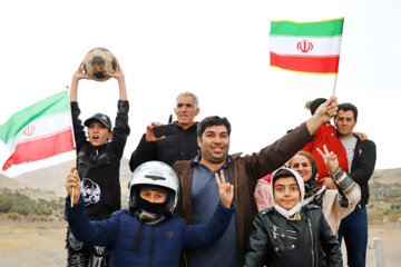شادی مردم پس از پیروزی تیم ملی فوتبال- زنجان