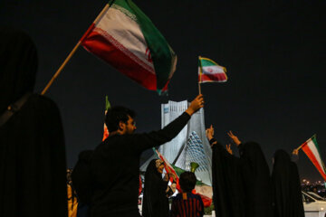 شادی مردم پس از پیروزی تیم ملی فوتبال -2