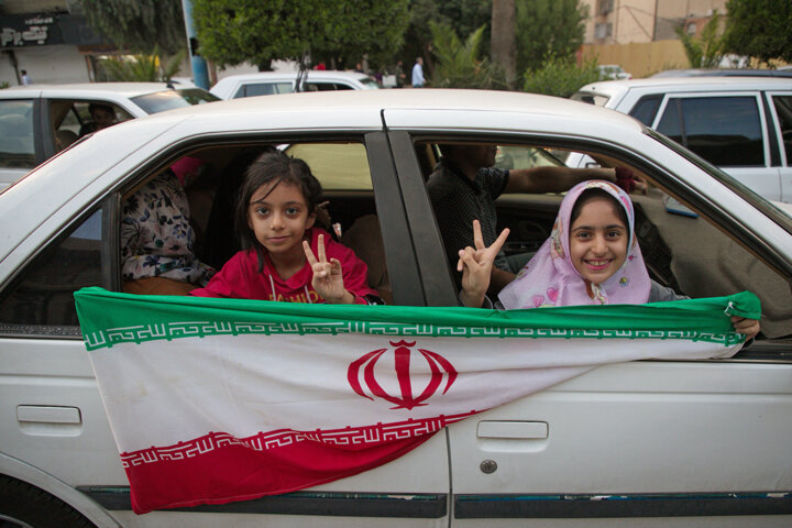 تصویری از صحنه های ناب از جشن و شادی غرور آفرین ایرانیان در سراسر کشور