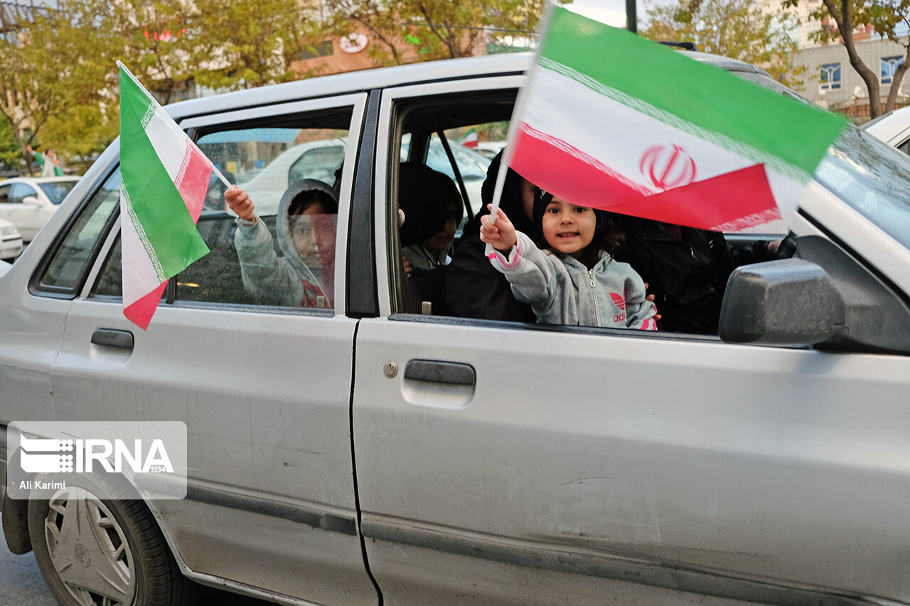 شادی مردم لرستان برای پیروزی تیم ملی فوتبال 