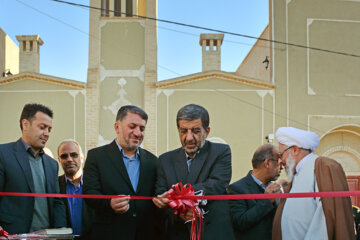 «سید عزت الله ضرغامی» وزیر میراث فرهنگی، گردشگری و صنایع دستی در سفر به استان یزد، طرح توسعه مجموعه گردشگری باغ «علی نقی خان» شهر تفت را افتتاح و از خانه های تاریخی، قلعه ها، تکیه ها، حسینیه، زورخانه و کوچه باغهای تفت بازدید کرد