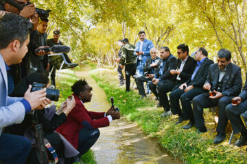 «سید عزت الله ضرغامی» وزیر میراث فرهنگی، گردشگری و صنایع دستی در سفر به استان یزد، طرح توسعه مجموعه گردشگری باغ «علی نقی خان» شهر تفت را افتتاح و از خانه های تاریخی، قلعه ها، تکیه ها، حسینیه، زورخانه و کوچه باغهای تفت بازدید کرد