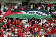خشم هواداران انگلیسی از رژیم صهیونیستی؛ «فلسطین را آزاد کنید»