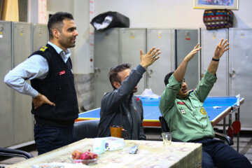تماشای بازی ایران و آمریکا در ایستگاه آتش نشانی- اصفهان