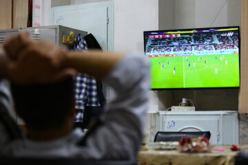 تماشای بازی ایران و آمریکا در ایستگاه آتش نشانی- اصفهان
